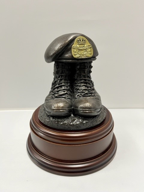 Boots and Beret KLU Officier Gravure