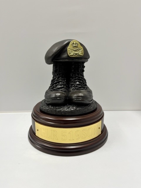 Boots and Beret KLU Gravure